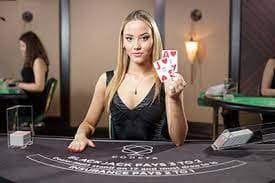 American Roulette wheel and betting grid on bola168 parlay mobile display